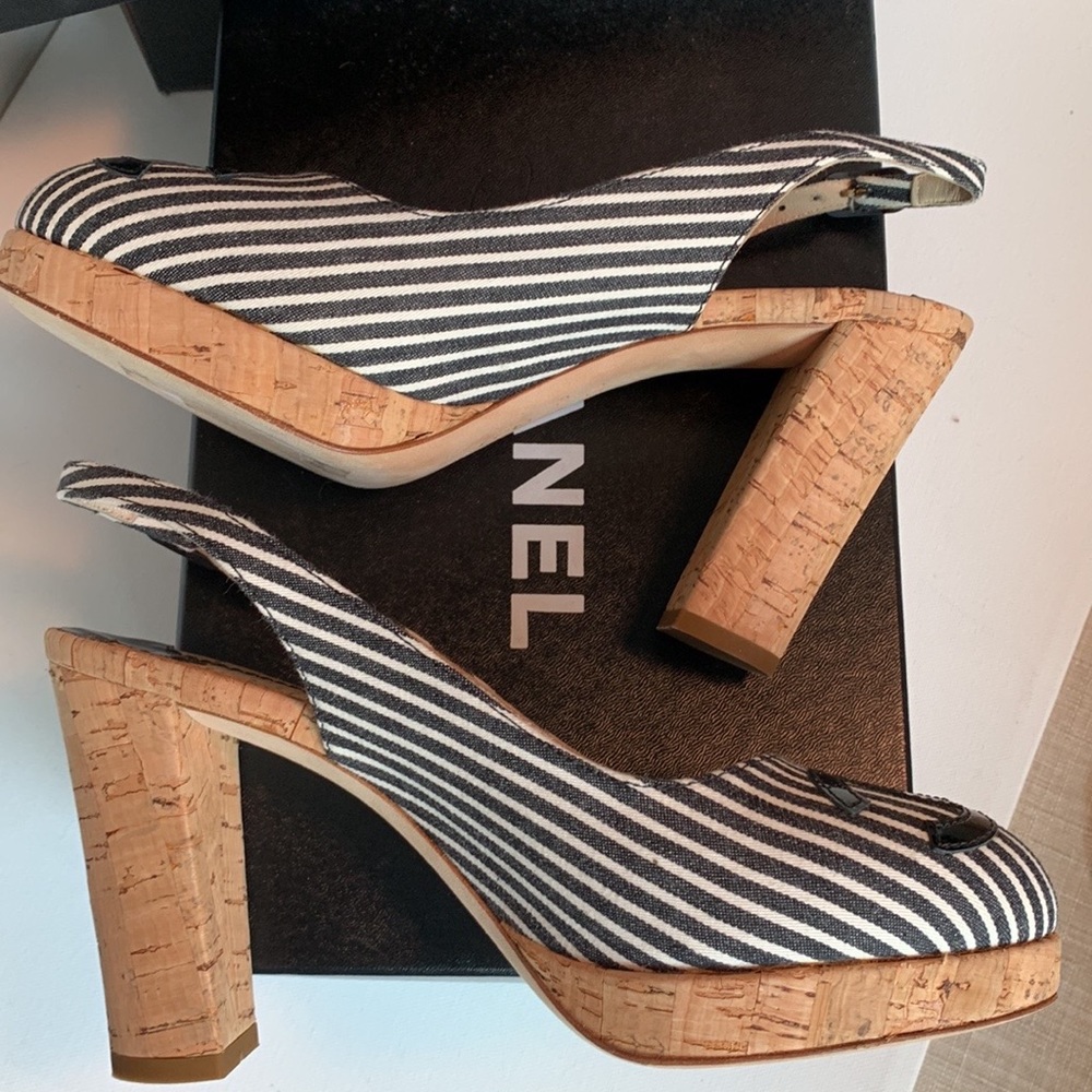 CHANEL 🖤 Black White Stripe Patent CC Logo Cork Canvas Slingback Platform Heel - Picture 11 of 16